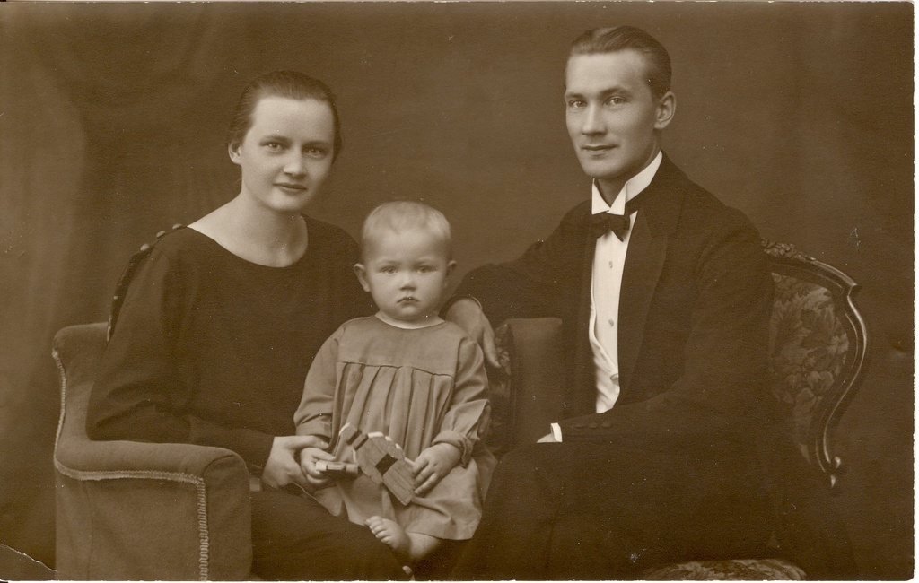 foto, Anton Härma abikaasa ja tütrega 1930.a.