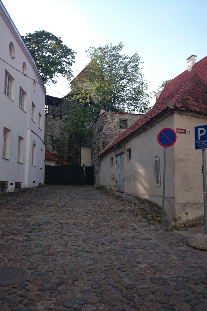 Tallinn, Rüütli tänav 20, taga Neitsitorn. rephoto