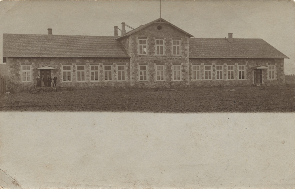 [järvakandi schoolhouse]