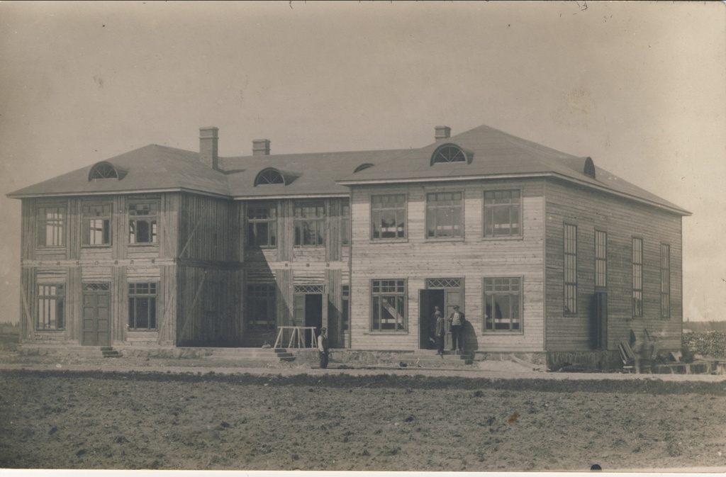 Photo. Construction of the Järvakandi (Purku) community building