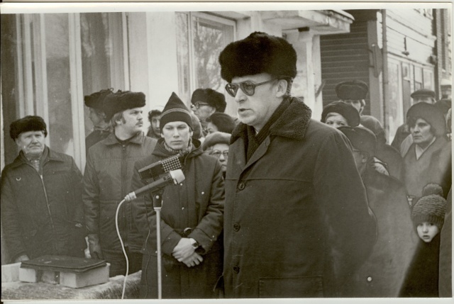 foto Türi postimaja juurdeehituse nurgakivi panek 1984