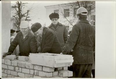 foto Türi postimaja juurdeehituse nurgakivi panek 1984  similar photo