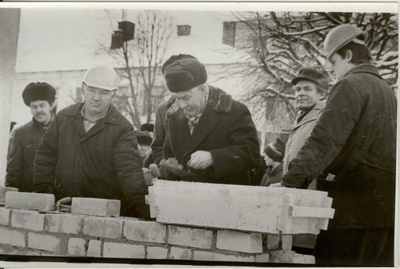 foto Türi postimaja juurdeehituse nurgakivi panek 1984  similar photo