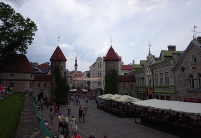 Tallinn, vaade Viruvärava mäele koos Viru värava eelväravaga. rephoto