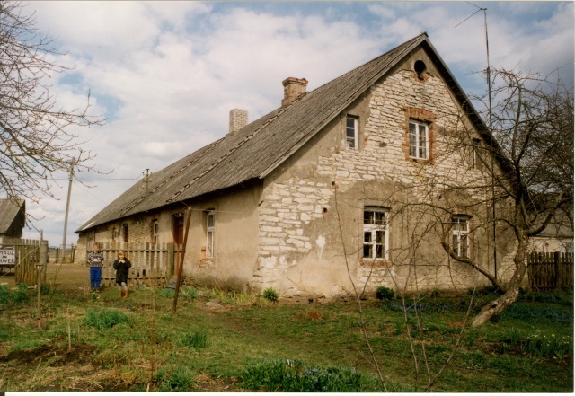 värvifoto Kareda küla vaade, Vainu talu rehielamu 1997