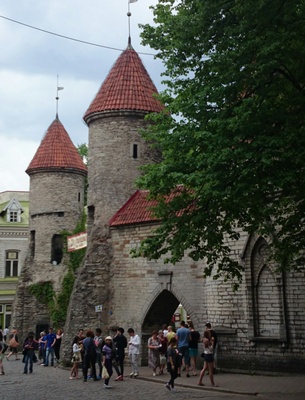 Tallinn, Viru värav Valli tänava poolt. rephoto