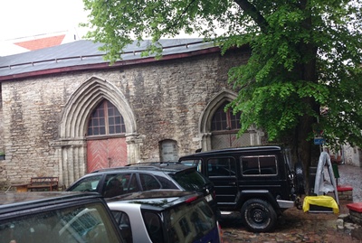 Tallinn, dominiiklaste kloostri kiriku säilinud osad Vene tänaval. rephoto