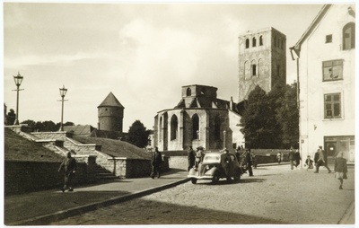 Harju and Niguliste street corner view. On the front of the left arranged Harju Street with the ruins of the Niguliste church, the right building on the corner of Harju and Niguliste Street.  duplicate photo