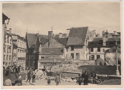 Loss of war footprints in Tallinn. The construction of the gray area of Harju Street in front of the road with a horse with a vanquarters and stones, on the left with truck workers; on the backside buildings on the Kinga Street.  duplicate photo