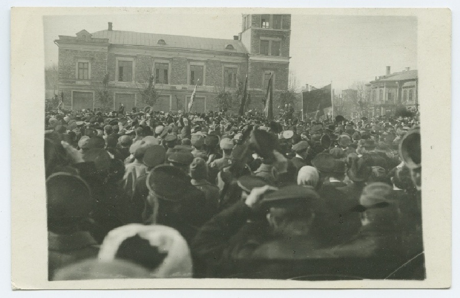 February 1917 revolution, miting in the Russian market.