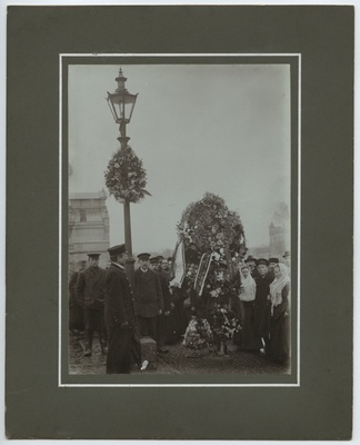 A monument with flower prisoners on the Russian market for those who died in the blood work of October 16, 1905  duplicate photo