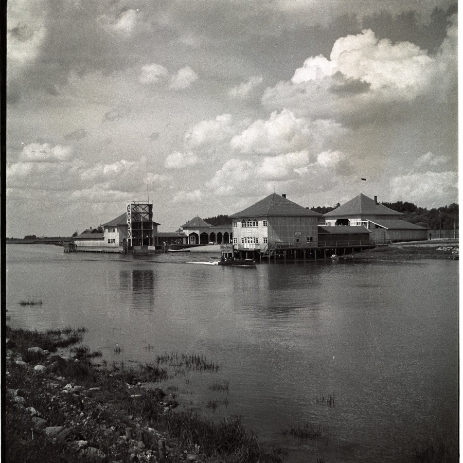 Tartu, view of the swimming pool by the river.