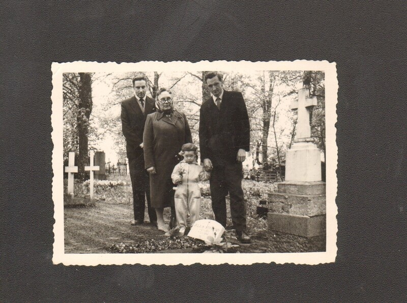 foto Reopalu kalmistul Stephanite hauad 1962