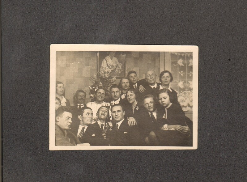 foto Stephanid Tartus tädi Idal külas 1935