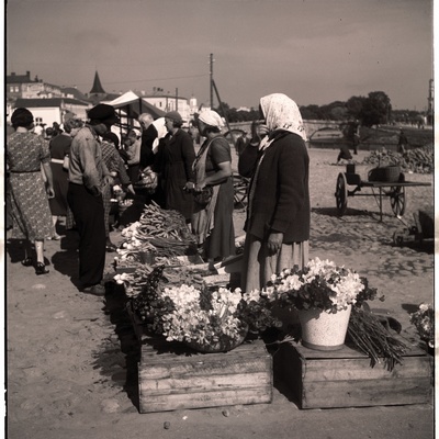 Tartu, traders on the market.  similar photo