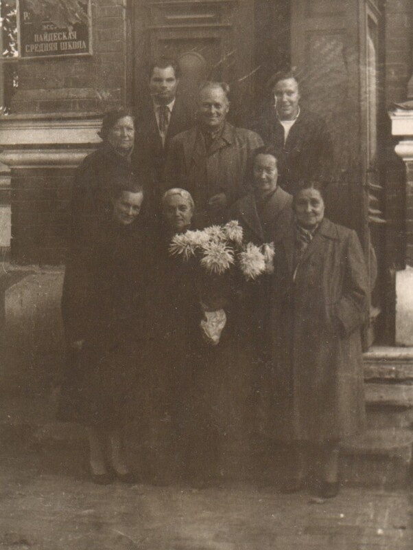 foto Paide Keskkooli õpetaja M.Aleksejevna pensionile saatmine 1960-ndad