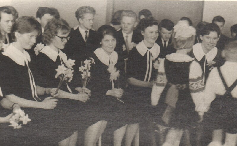 foto viimane koolikell Paide Keskkoolis 1964
