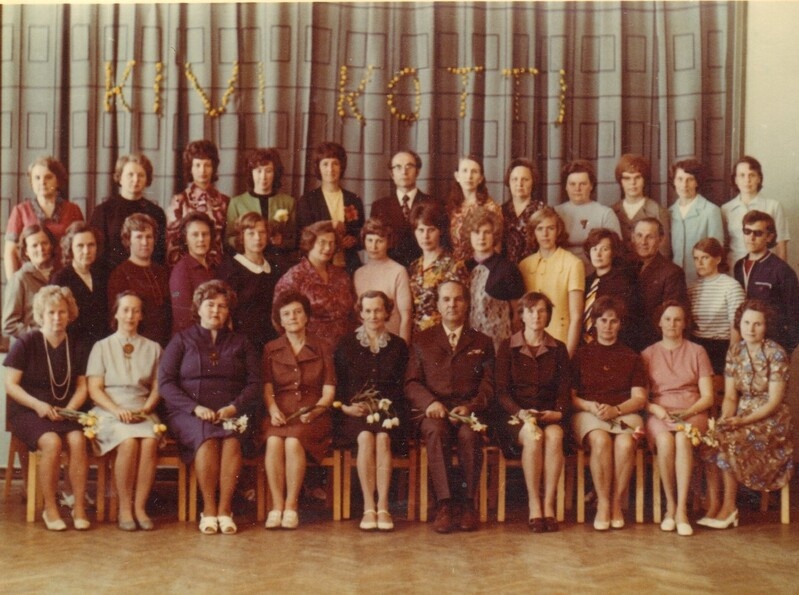 värvifoto Paide 1.Keskkooli õpetajad 1973