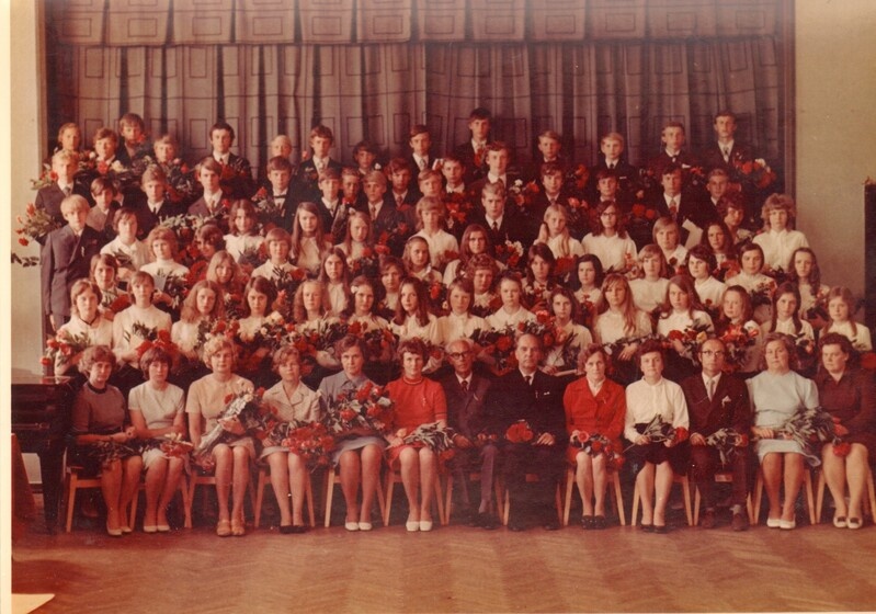 värvifoto Paide 1.Keskkooli 8.kl.lõpetajad 1970-ndad