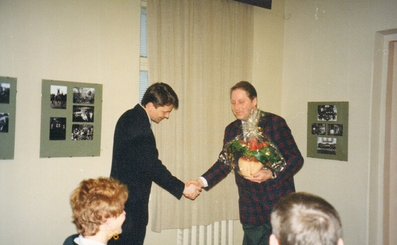 värvifoto Tammsaare Muuseumi sünnipäeva tähistamine Järvamaa Muuseumis 1998