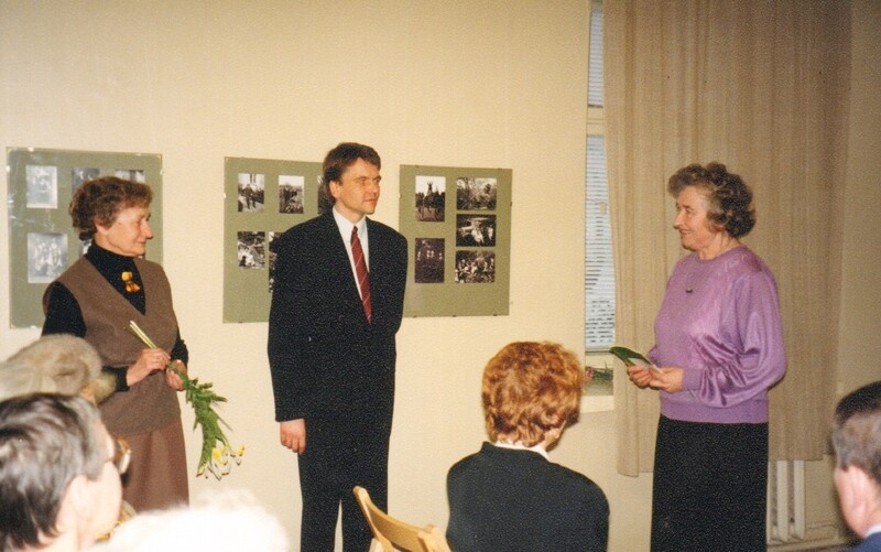 värvifoto Tammsaare Muuseumi sünnipäeva tähistamine Järvamaa Muuseumis 1998