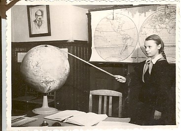 foto, geograafia tund Paide Keskkoolis  1957.a.