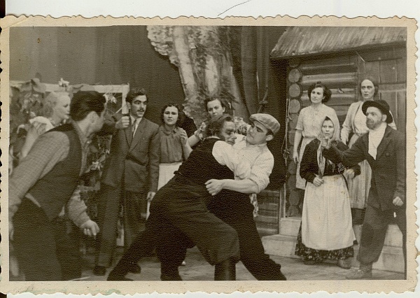 foto, Narva Teater Paides, etendus Mikumärdi 1946.a.