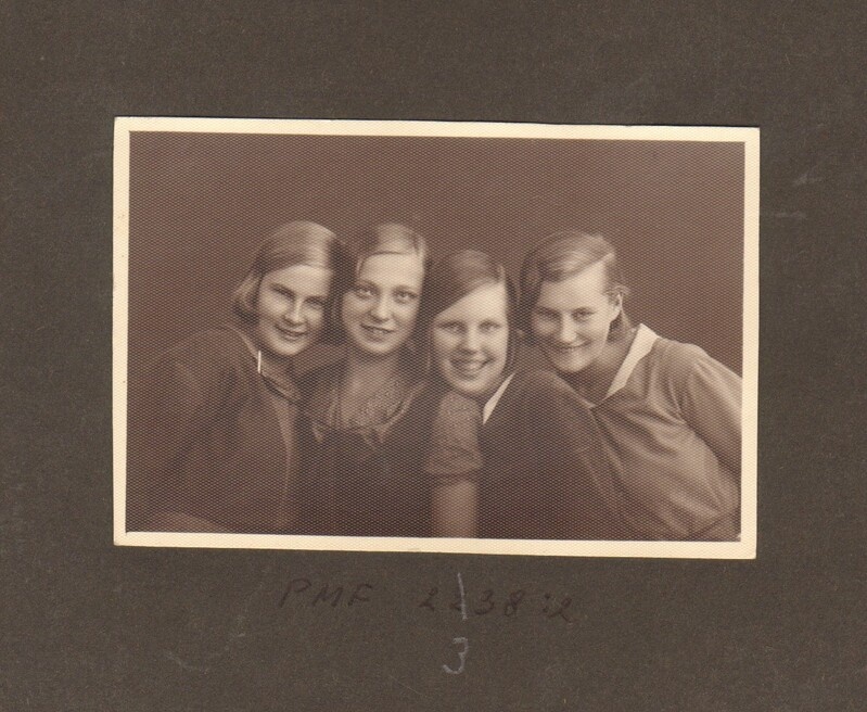 foto Paide Ühisgümnaasiumi lõpetanud neiud 1935