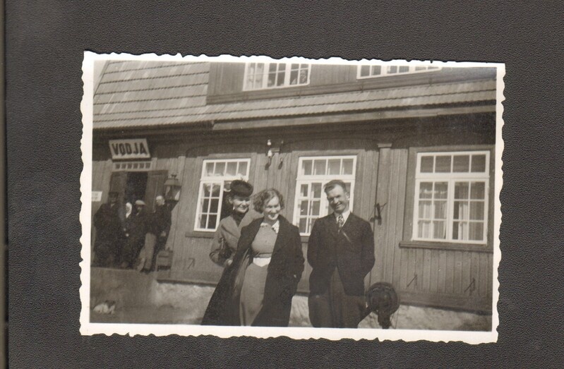 foto Vodja Tööjuhatajakooli õpetaja Helmi Krass-Riesen  Vodja raudteejaamas1938-41
