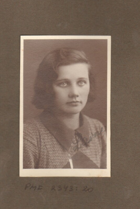 foto, Paide Järvamaa Ühisgümnaasiumi õpilane Laine Sõnajalg 1935