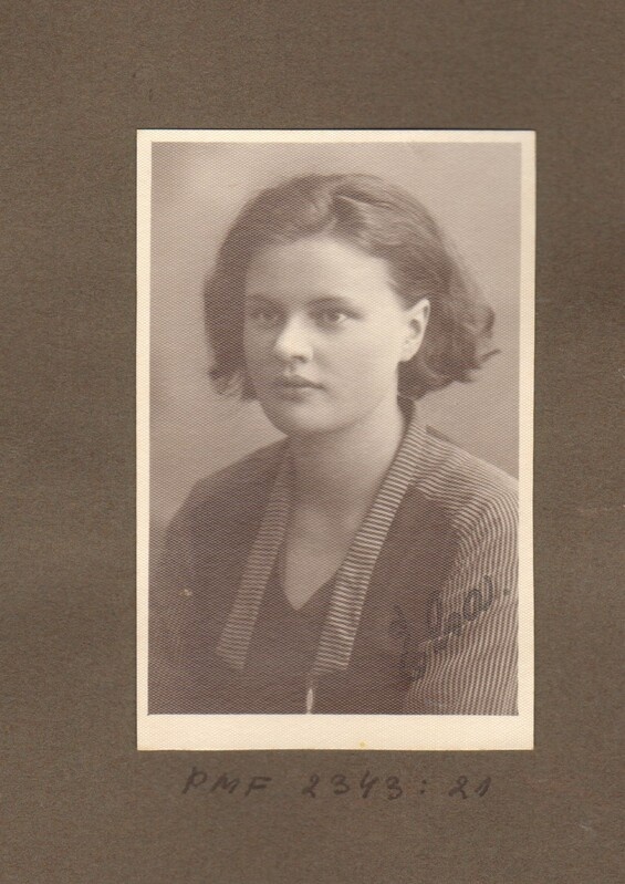 foto, Paide Järvamaa Ühisgümnaasiumi õpilane Elsa Juhvelt 1935