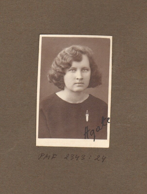 foto, Paide Järvamaa Ühisgümnaasiumi õpilane Agate Härg 1935