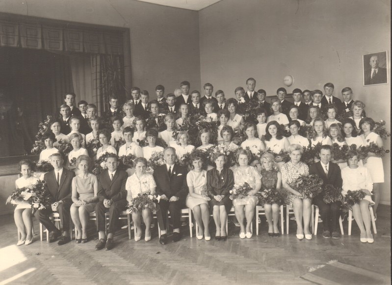 foto Paide 1.Keskkooli 11.klasside lõpupilt 1969