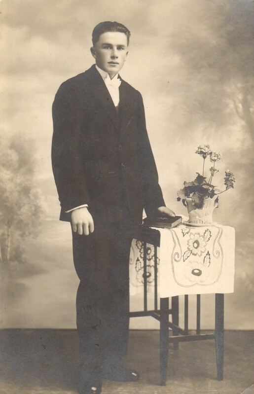 foto leeripildil noormees