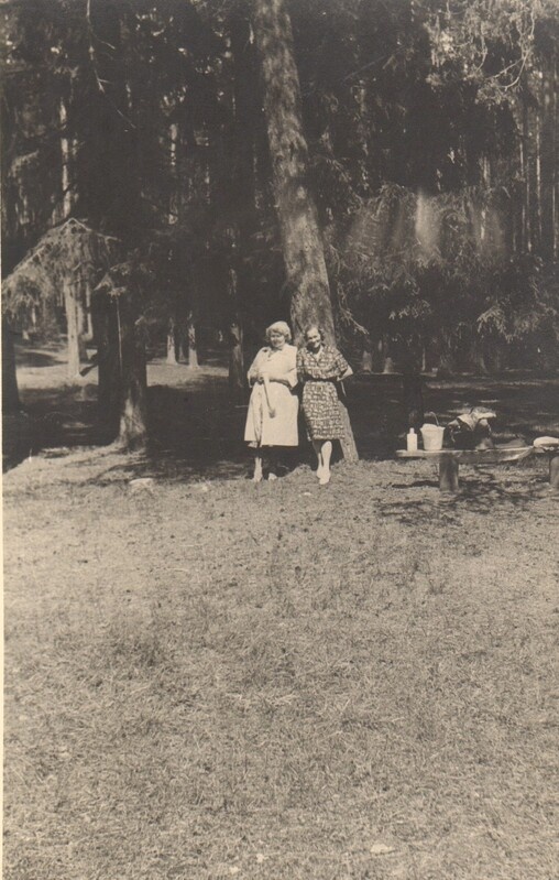 foto Paide Keskkooli õpetajad ekskursioonil Taevaskojas 1950-ndad