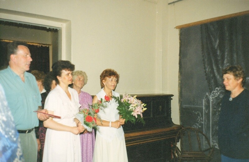 värvifoto Järvamaa Muuseumi direktori Tiiu Saaristi 50.sünnipäev ja 25.tööjuubel 1997