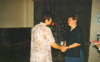 värvifoto Järvamaa Muuseumi direktori Tiiu Saaristi 50.sünnipäev ja 25.tööjuubel 1997  similar photo