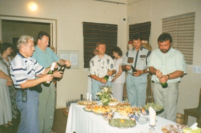 värvifoto Järvamaa Muuseumi direktori Tiiu Saaristi 50.sünnipäev ja 25.tööjuubel 1997  similar photo