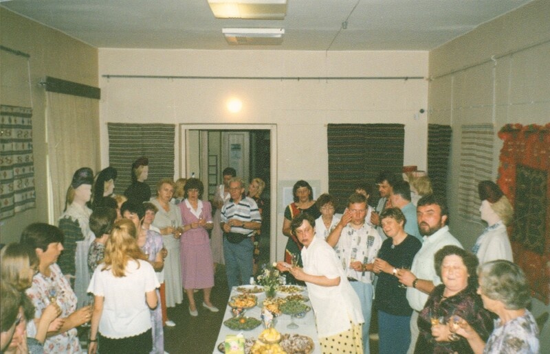 värvifoto Järvamaa Muuseumi direktori Tiiu Saaristi 50.sünnipäev ja 25.tööjuubel 1997