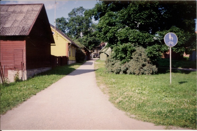 värvifoto Põllu tänav Paides 1997