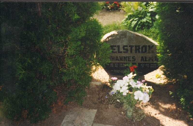 värvifoto  Ambla kalmistul 1997
