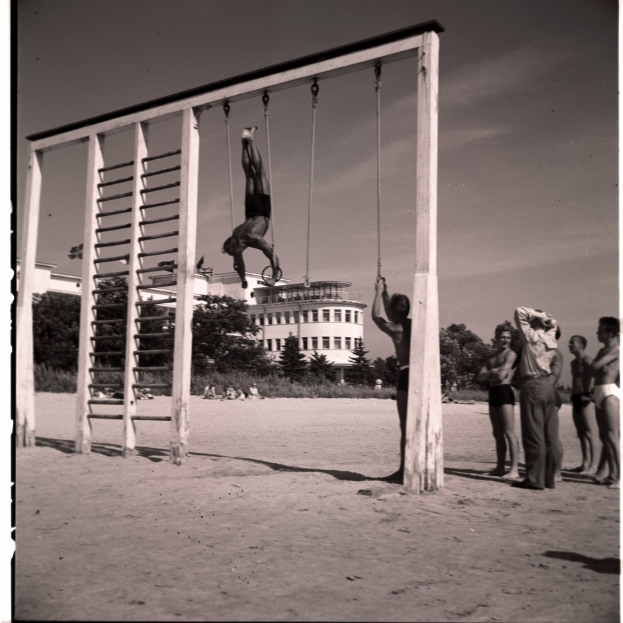 Pärnu, acrobat fighters on the beach.