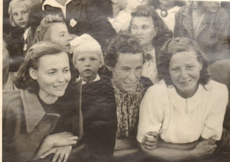 2 fotot koolipidu Lõõla