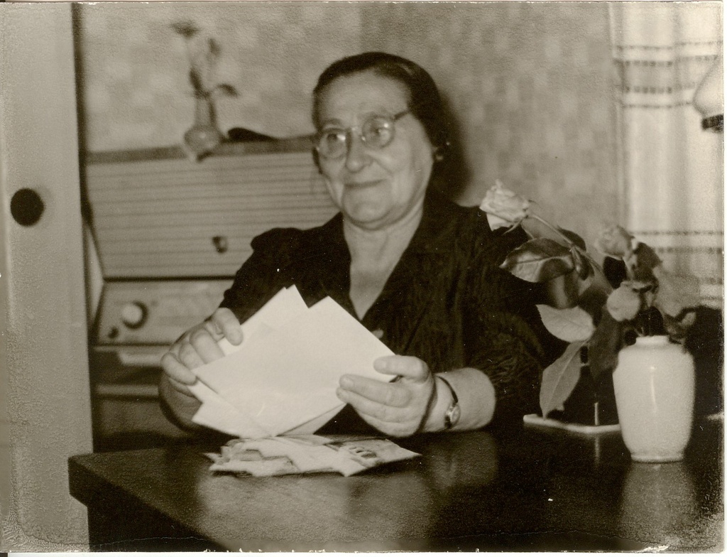 foto, Paide Keskkooli keemiaõpetaja  Hilda Saalit 1950-ndatel a.