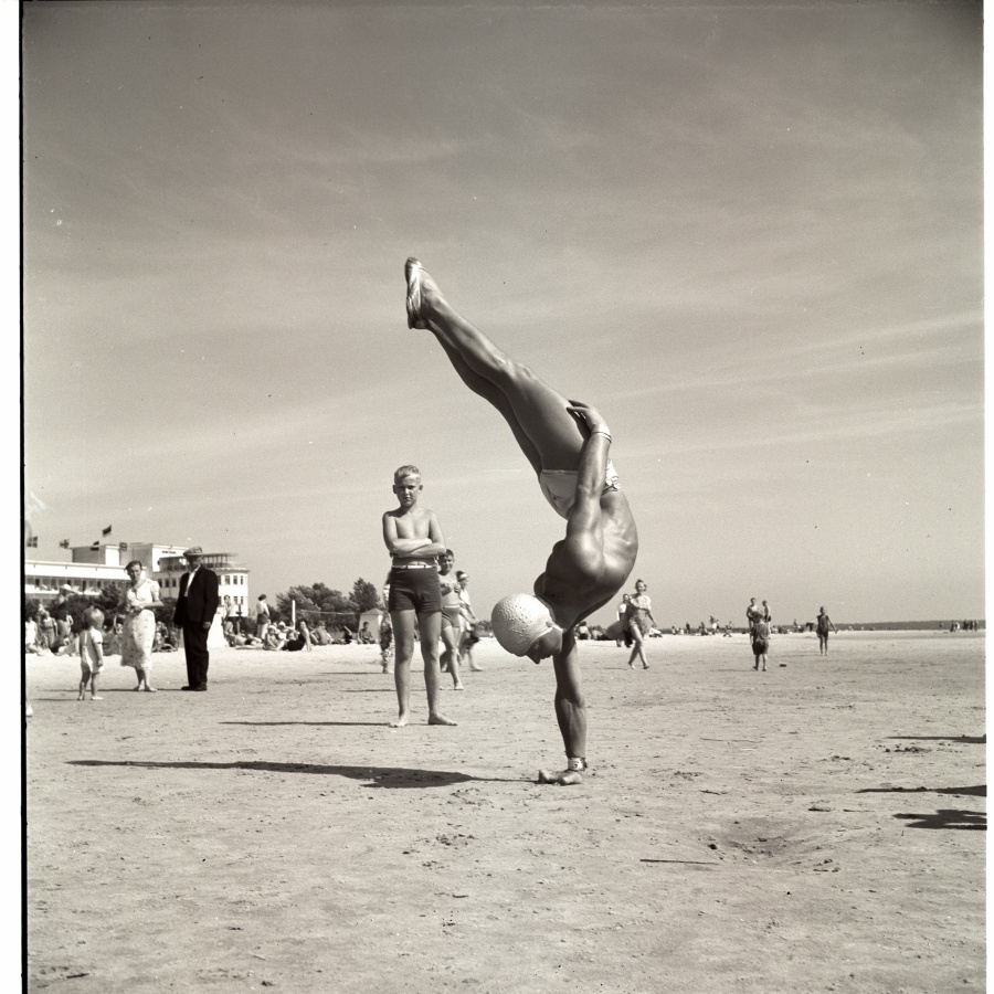 Pärnu, acrobat fighters on the beach.