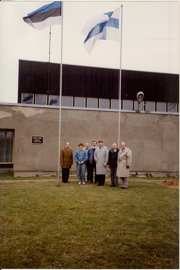 värvifoto, sõprusvalla delegatsioon Soomest külas Imaveres 1992.a.