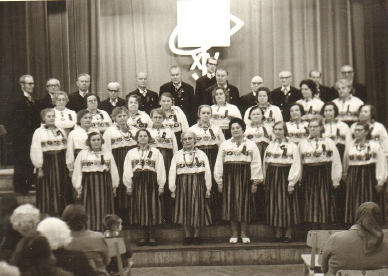 foto segakoor Järvala kontsert Paide 1977