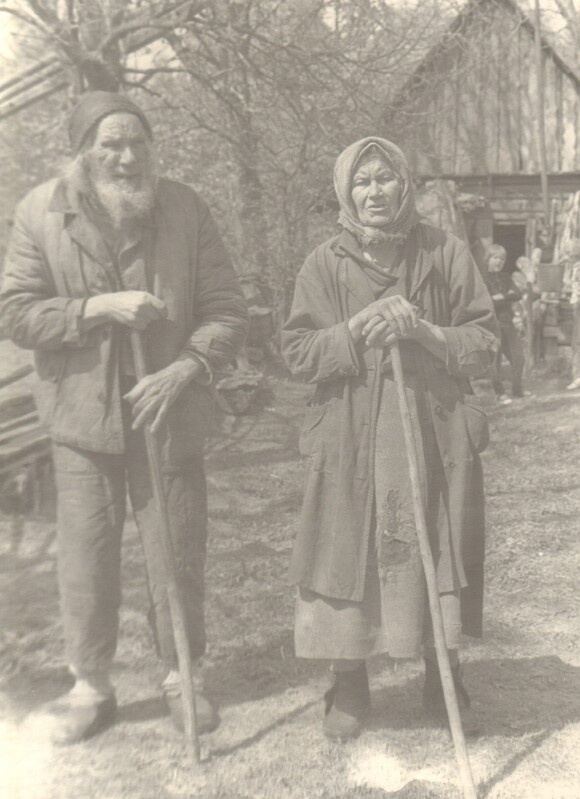 foto Salu Mart õega Jänedal 1979