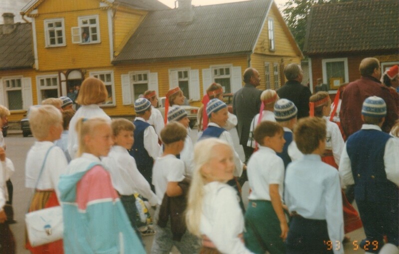 värvifoto Järvamaa laulu- ja tantsupidu 1993