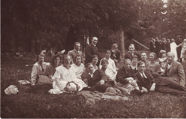 foto Paide Ühisgümnaasiumi õpetajad piknikul 1920-30-ndad